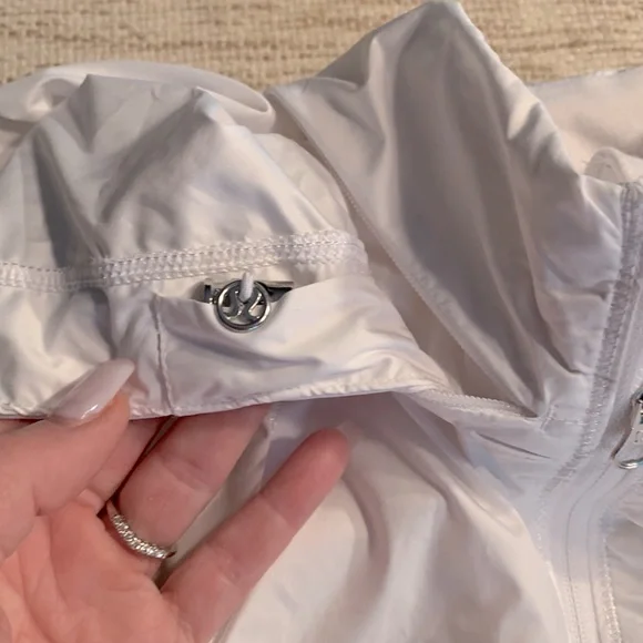 Lululemon white windbreaker jacket size 4 - Picture 9 of 10